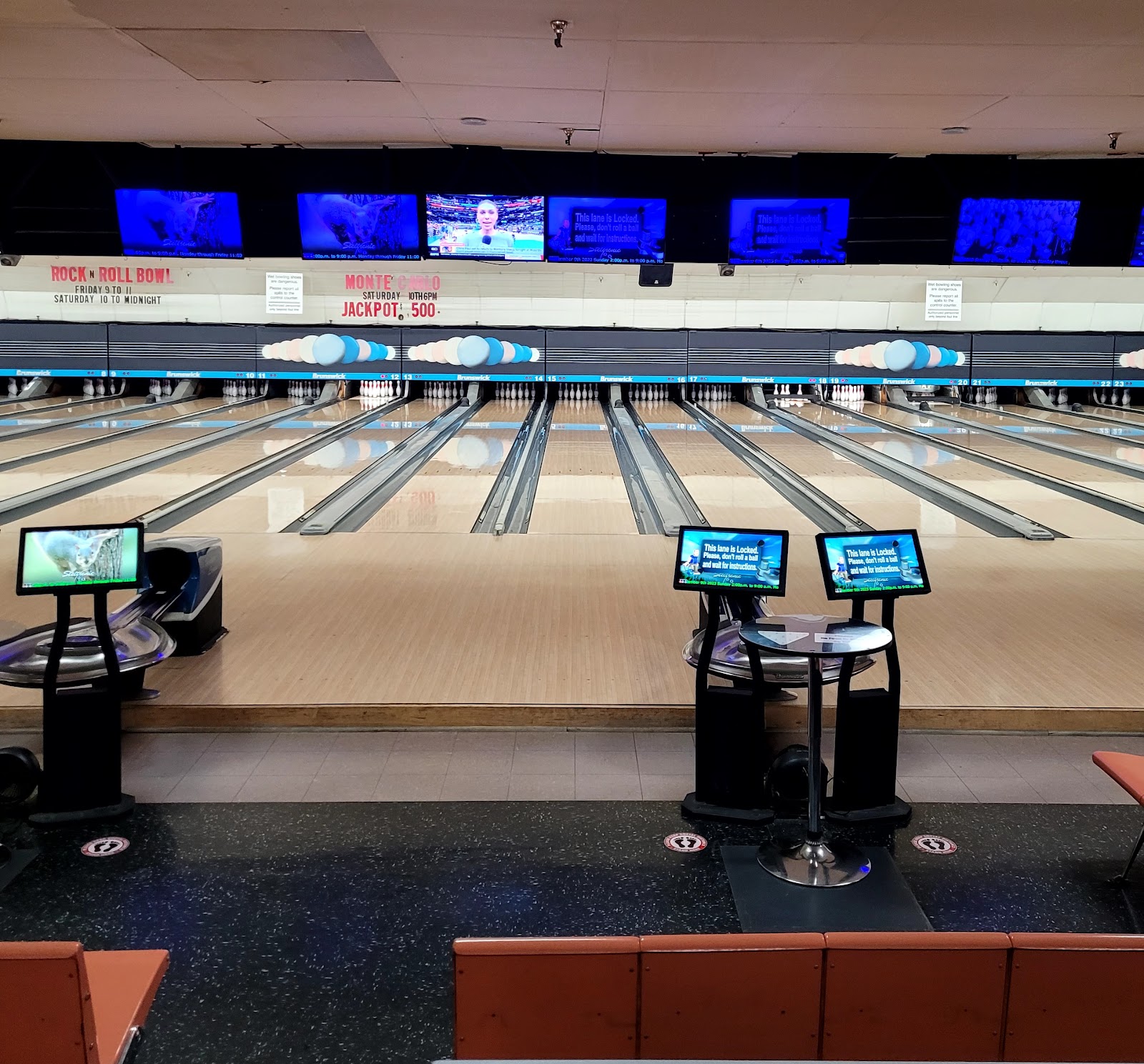 Harbor Lanes Bowling Center — photo