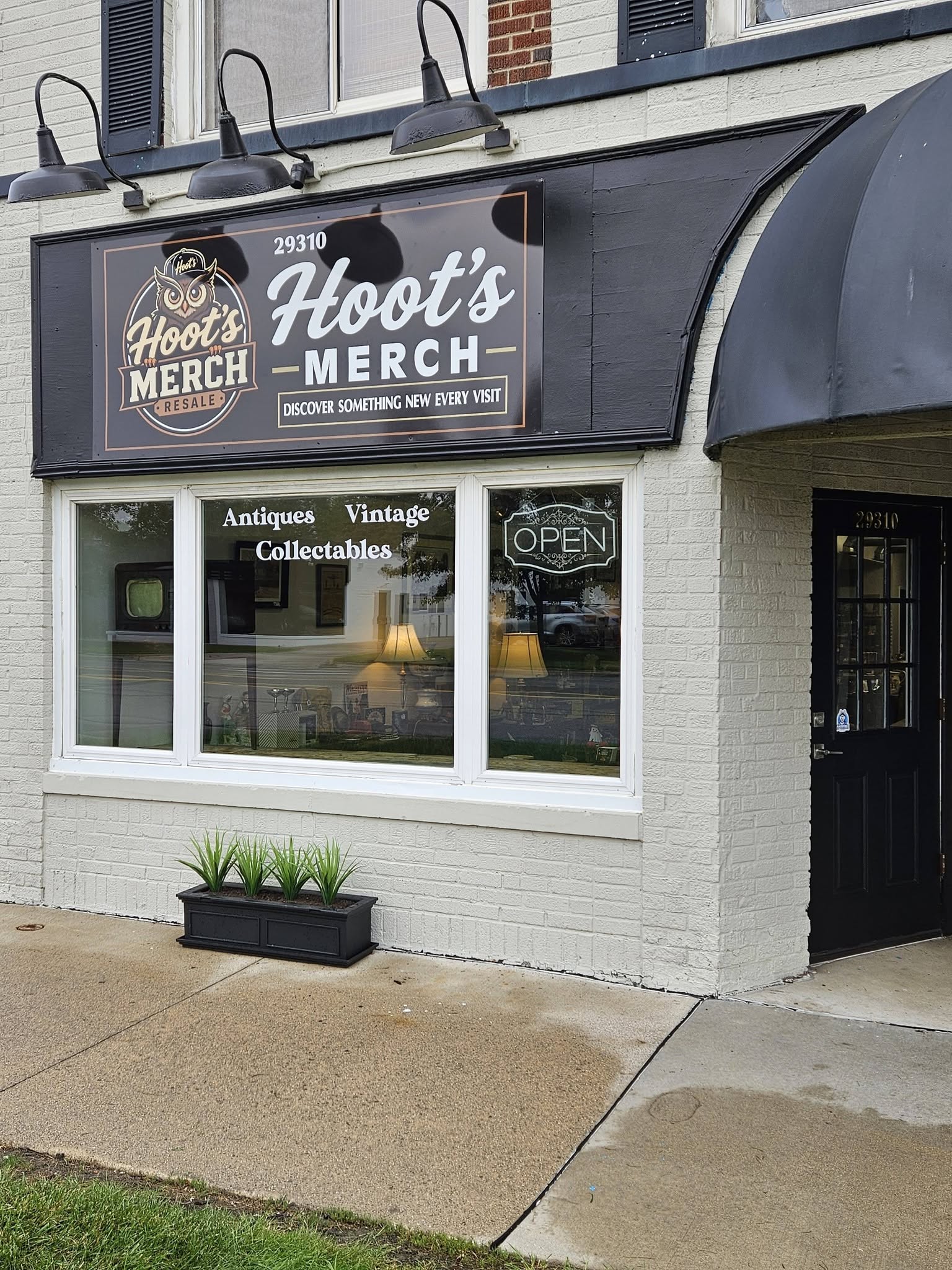 Hoot's MERCH Resale — photo
