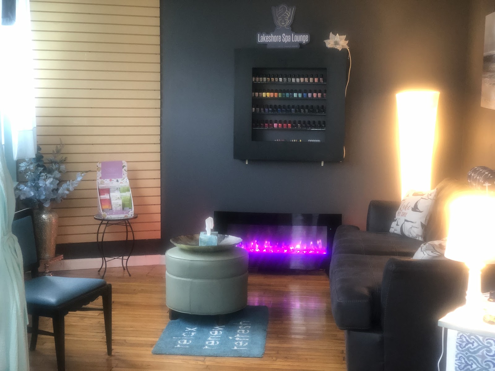 Lakeshore Spa Lounge — photo